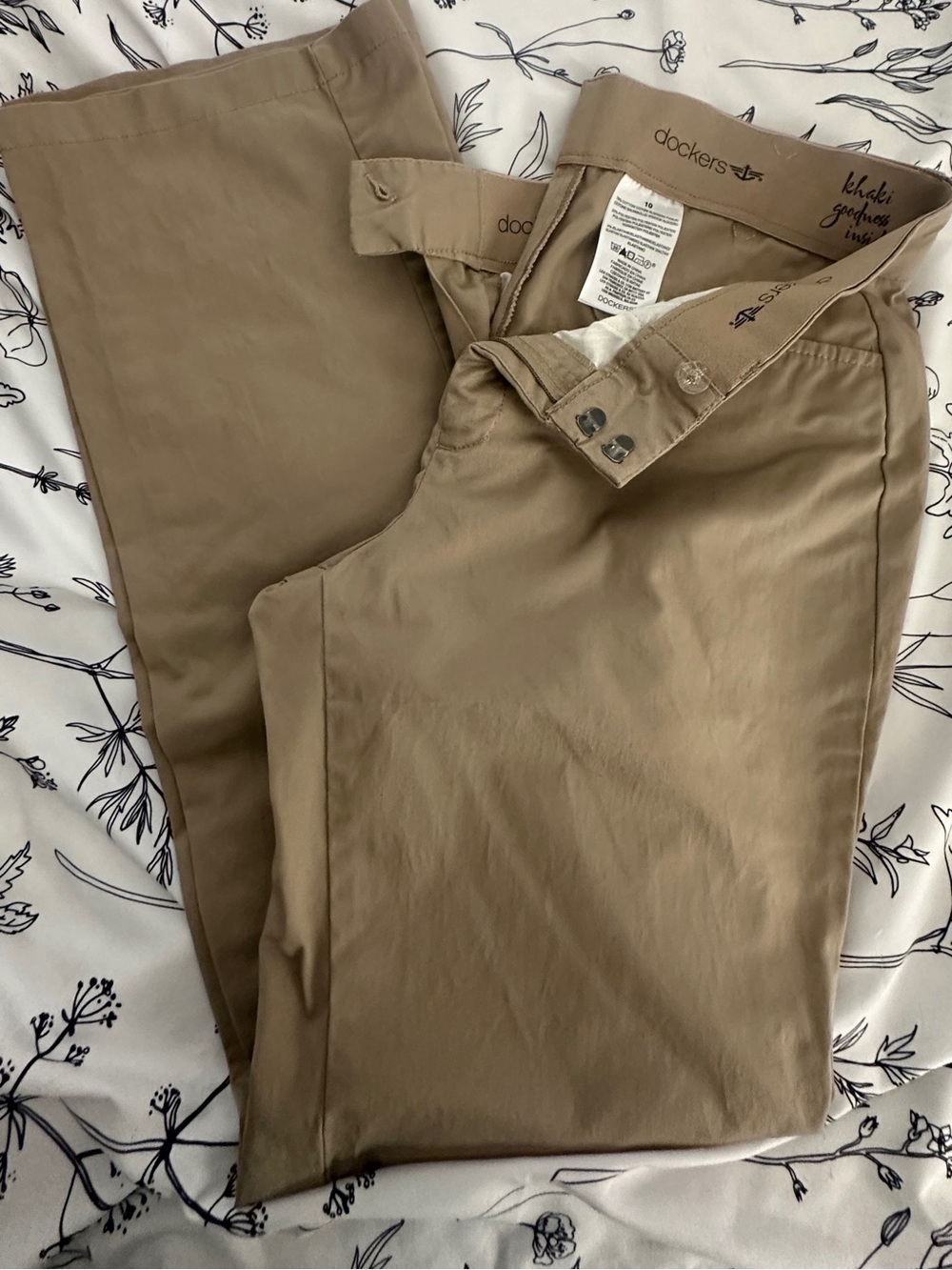 Dockers Women’s Khaki Metro Trousers in Tan